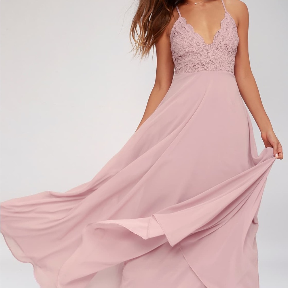 Lulu’s Madalyn Dusty Lavender Lace Maxi Dress
